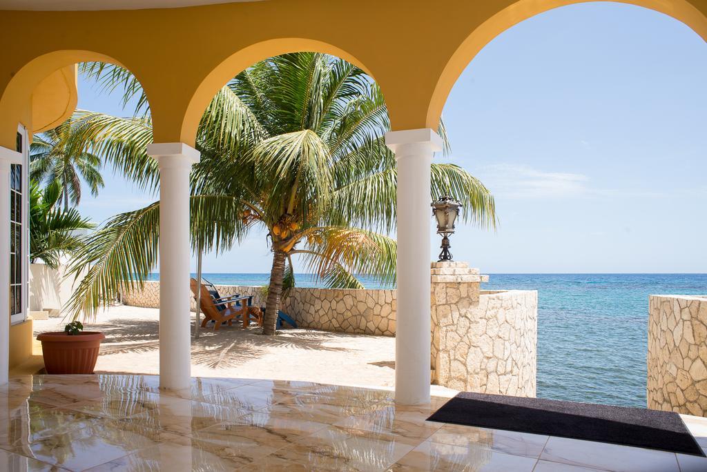 Waters Edge Guest House Montego Bay Exterior photo