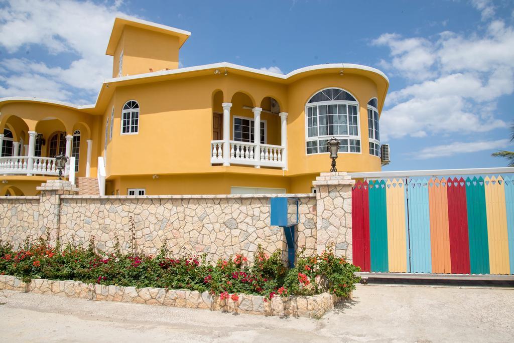 Waters Edge Guest House Montego Bay Exterior photo