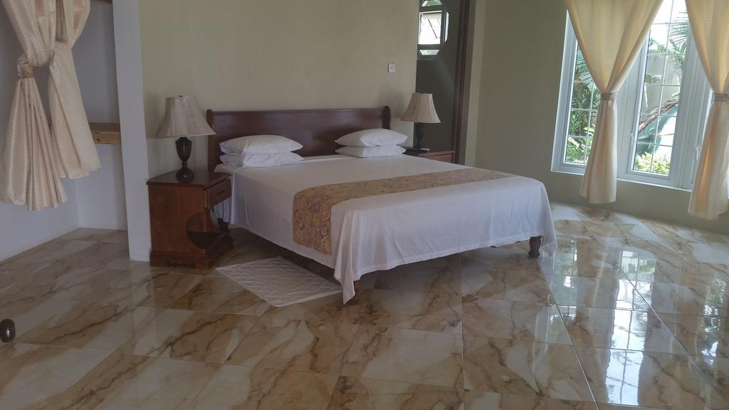 Waters Edge Guest House Montego Bay Room photo