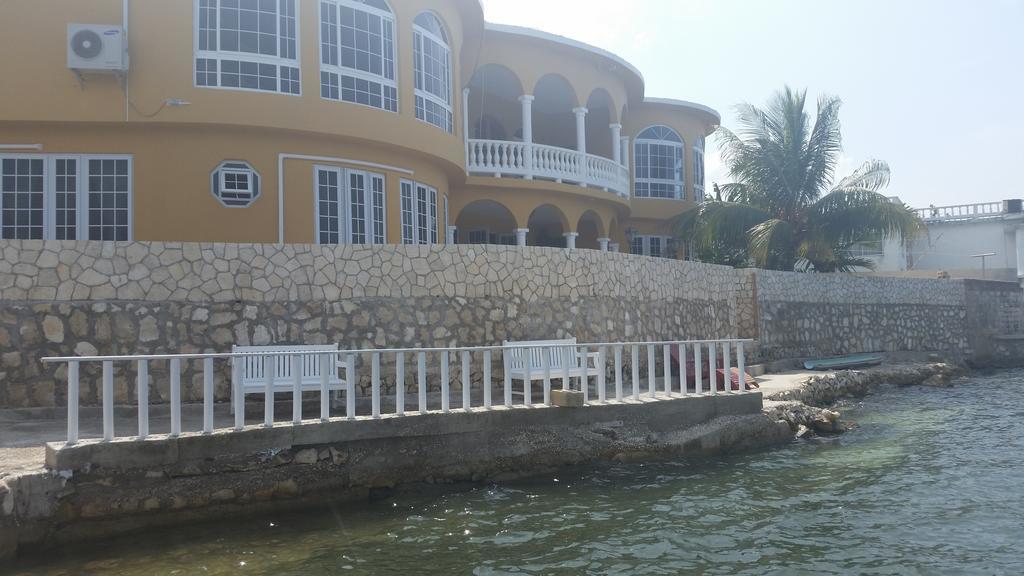 Waters Edge Guest House Montego Bay Exterior photo