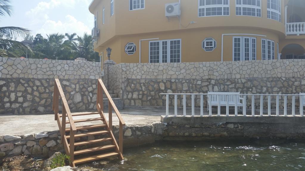 Waters Edge Guest House Montego Bay Exterior photo