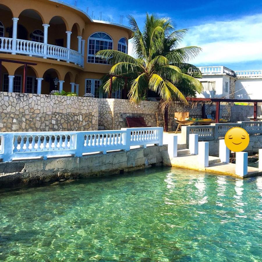 Waters Edge Guest House Montego Bay Exterior photo