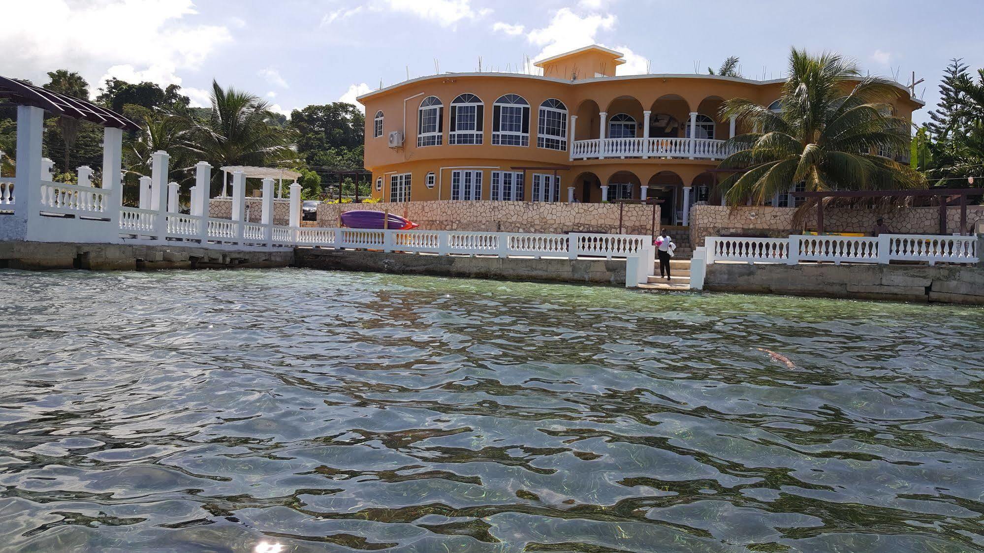 Waters Edge Guest House Montego Bay Exterior photo