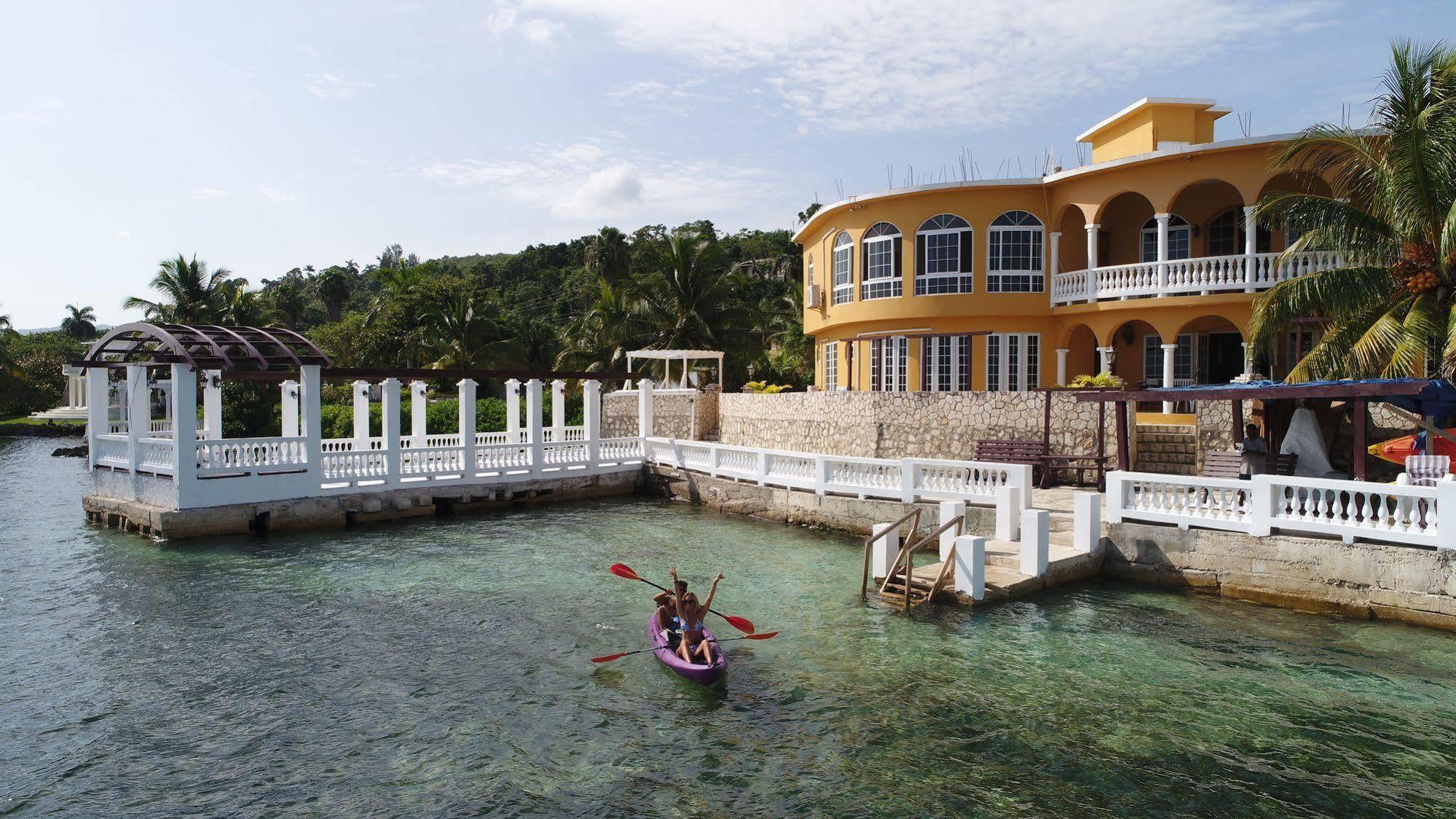 Waters Edge Guest House Montego Bay Exterior photo